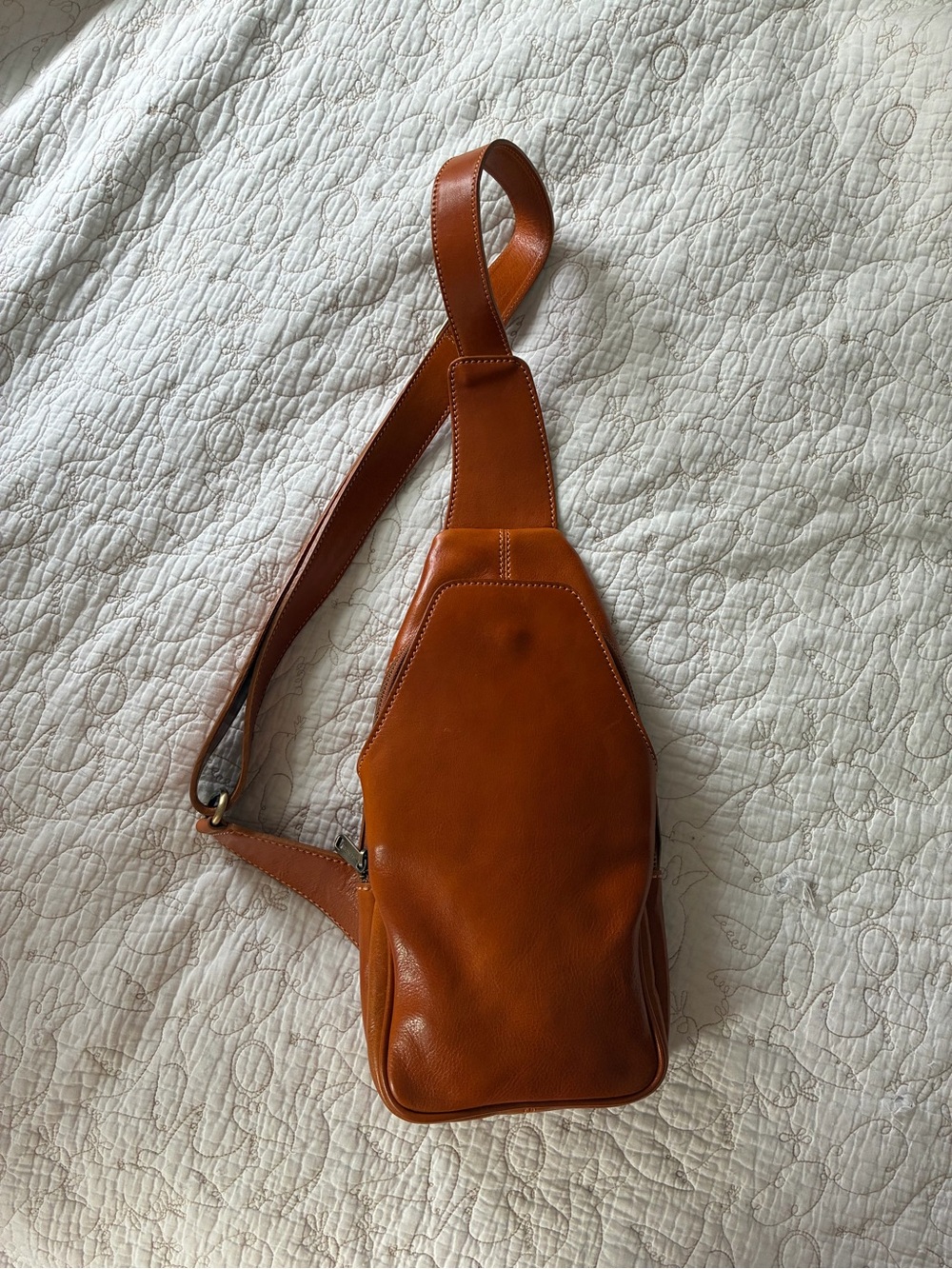 Chiaroscuro Boris style single strap sling bag